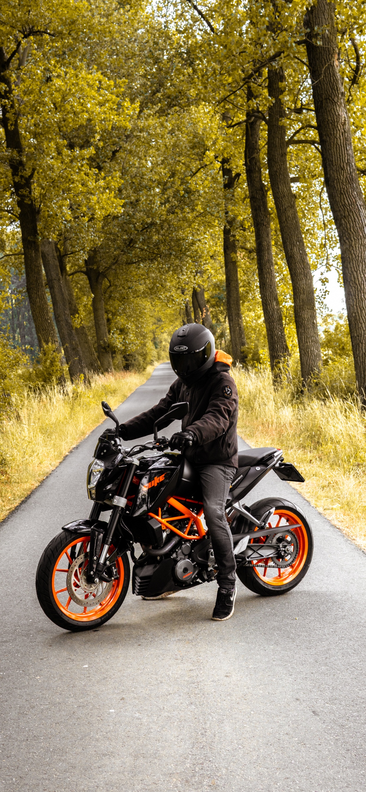 Обои мотоциклетный шлем, мотоцикл, аксессуары для мотоциклов, КТМ, мотоспорт в разрешении 1242x2688