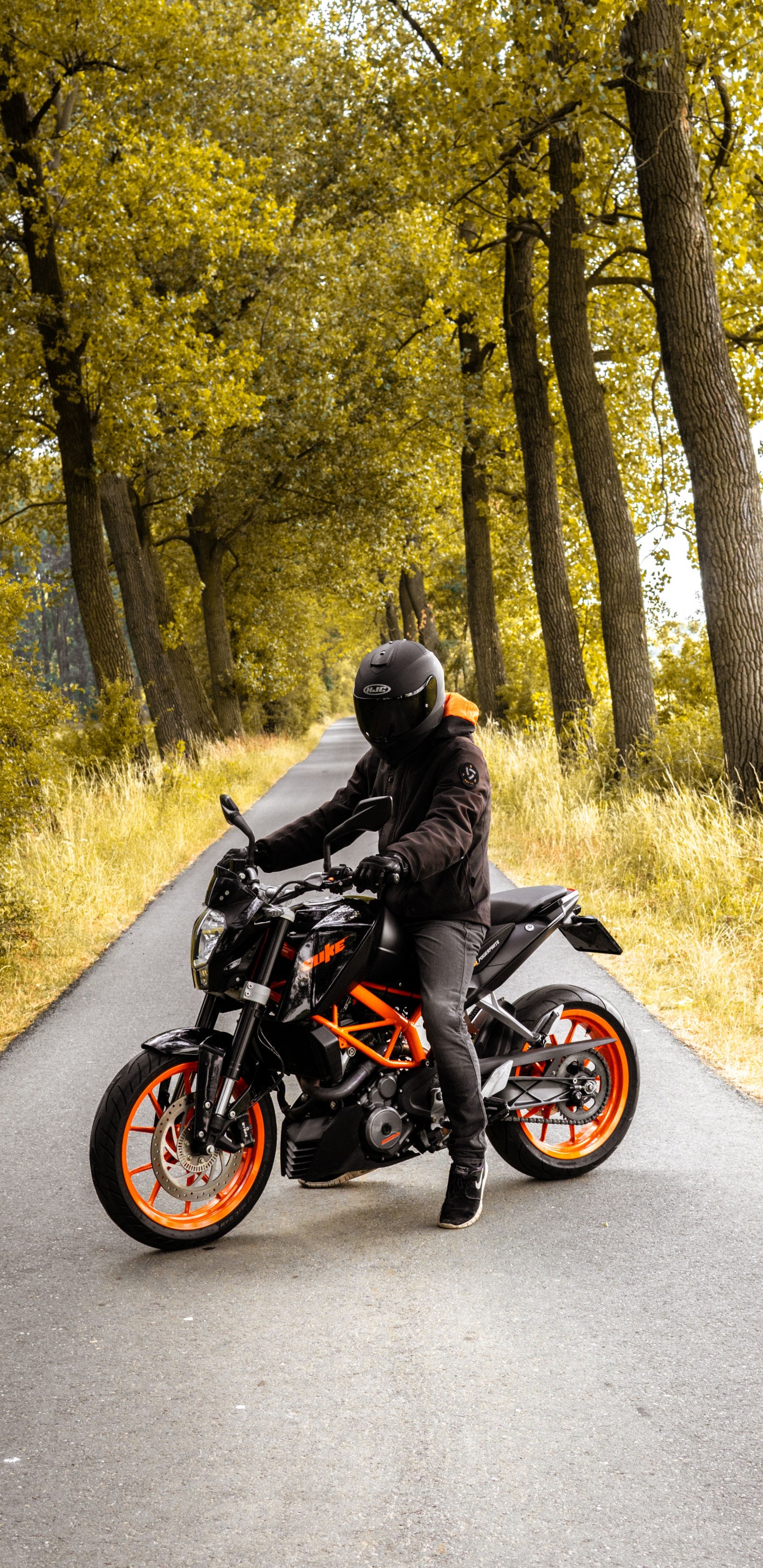 Обои мотоциклетный шлем, мотоцикл, аксессуары для мотоциклов, КТМ, мотоспорт в разрешении 1440x2960