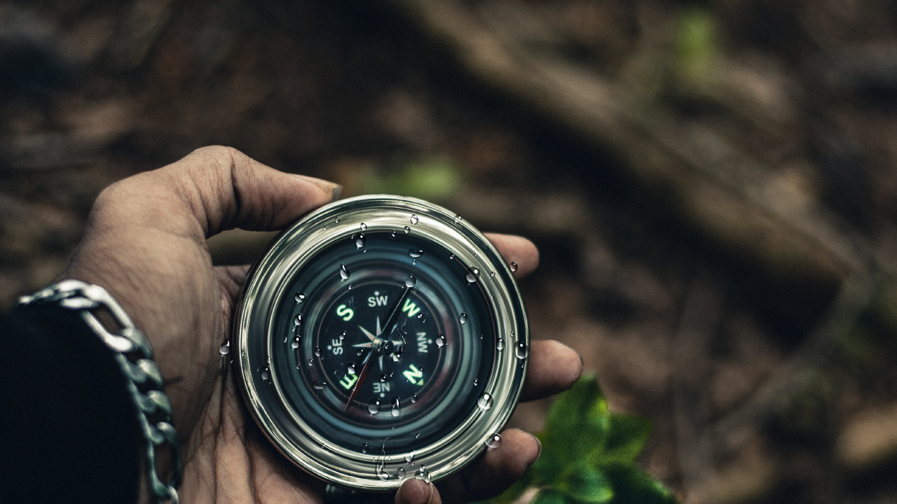 Обои часы аксессуар, наручные, рука, черный, часы в разрешении 1280x720