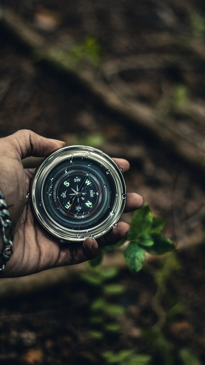 Обои часы аксессуар, наручные, рука, черный, часы в разрешении 720x1280