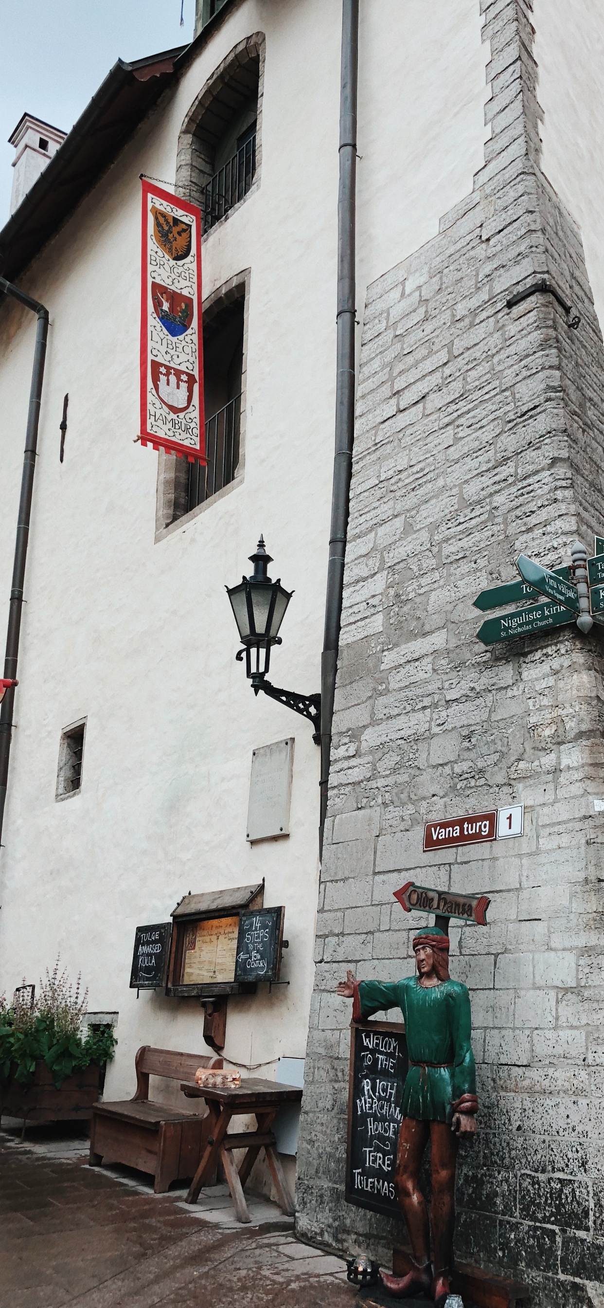 Обои староместская площадь, дорога, архитектура, синий, зеленый в разрешении 1242x2688