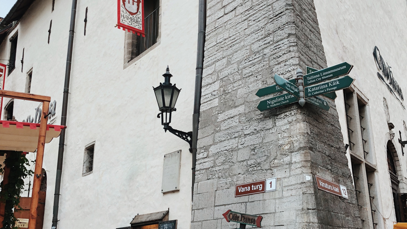 Обои староместская площадь, дорога, архитектура, синий, зеленый в разрешении 1366x768