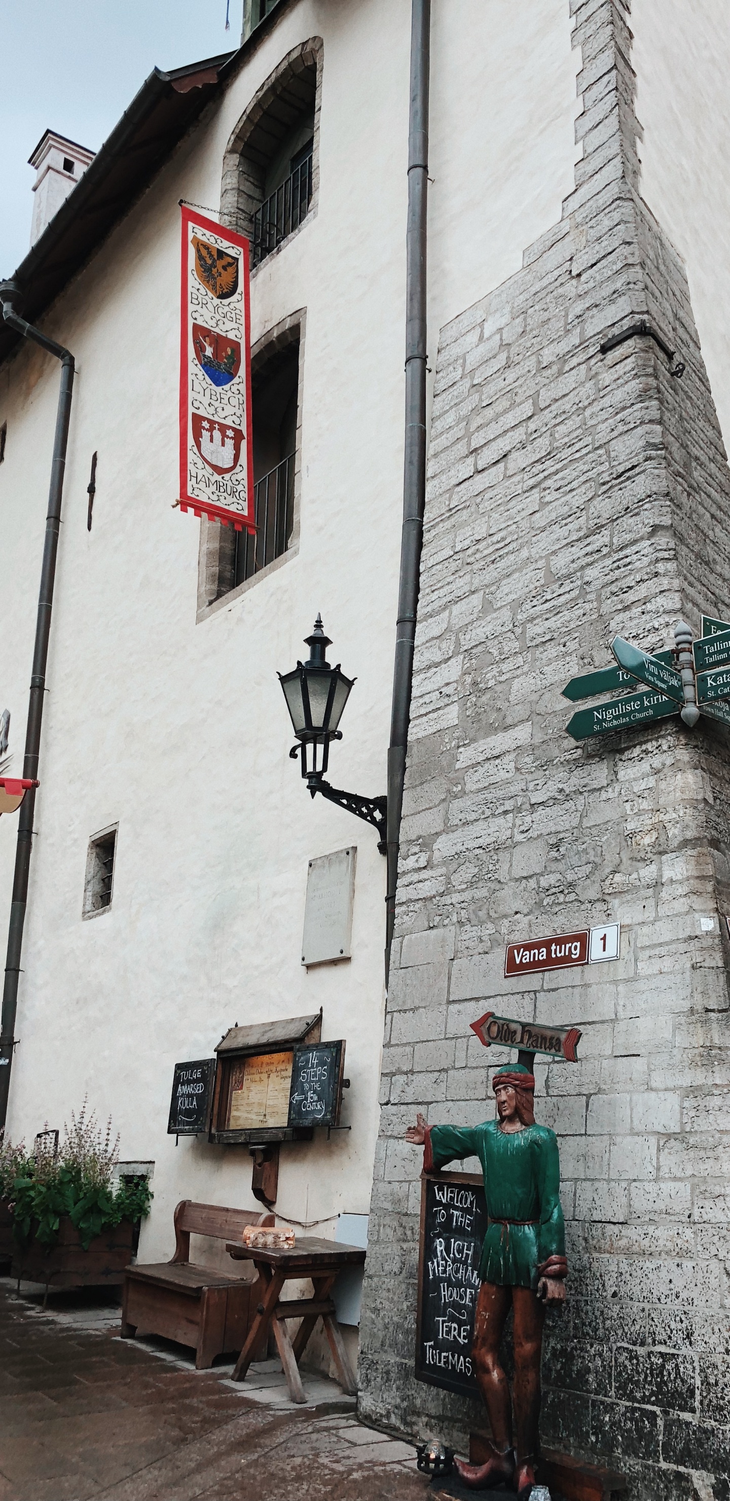 Обои староместская площадь, дорога, архитектура, синий, зеленый в разрешении 1440x2960