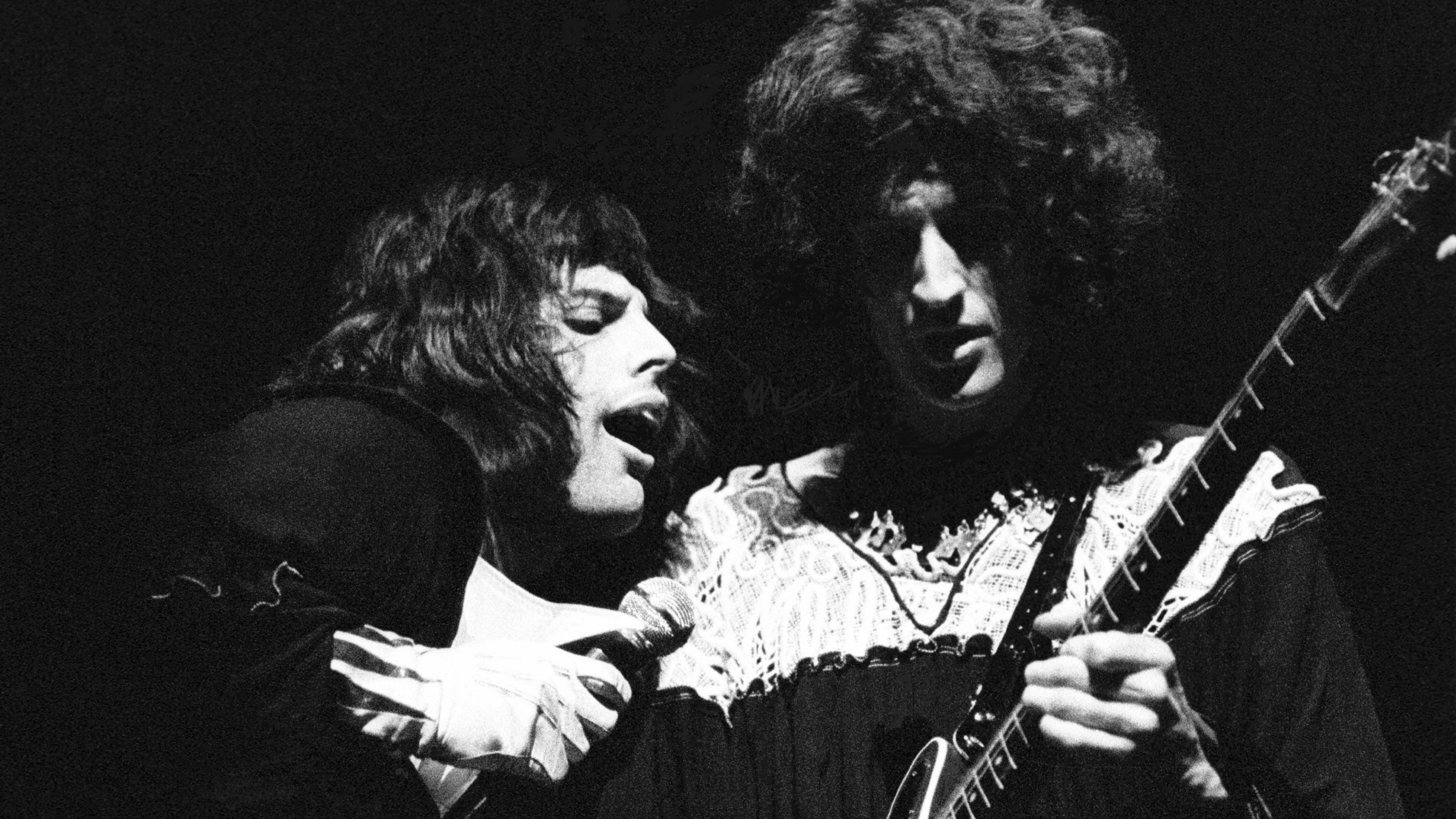 Обои Королева, музыкант, музыка, Представление, музыкальный инструмент в разрешении 2560x1440