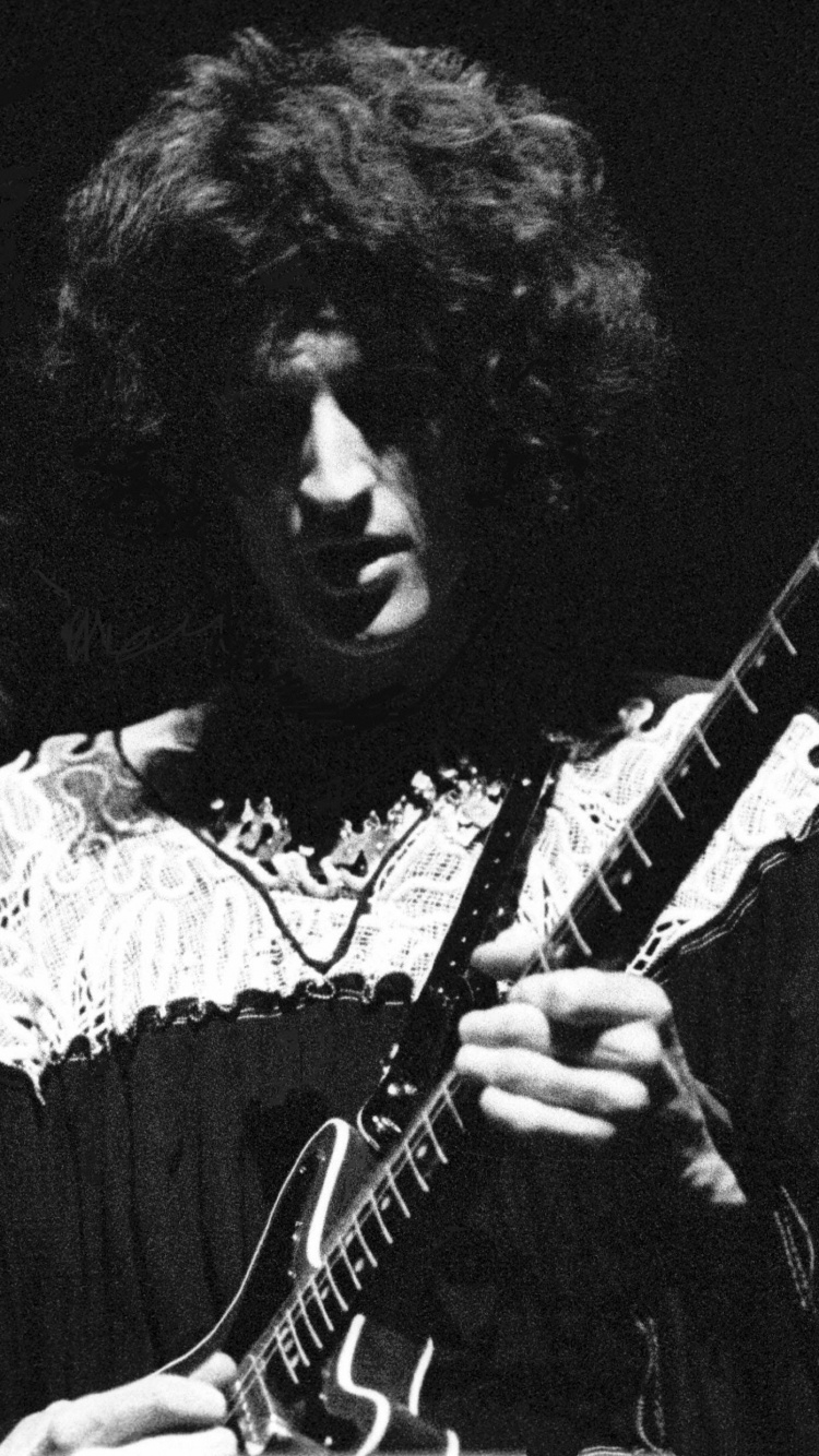 Обои Королева, музыкант, музыка, Представление, музыкальный инструмент в разрешении 750x1334