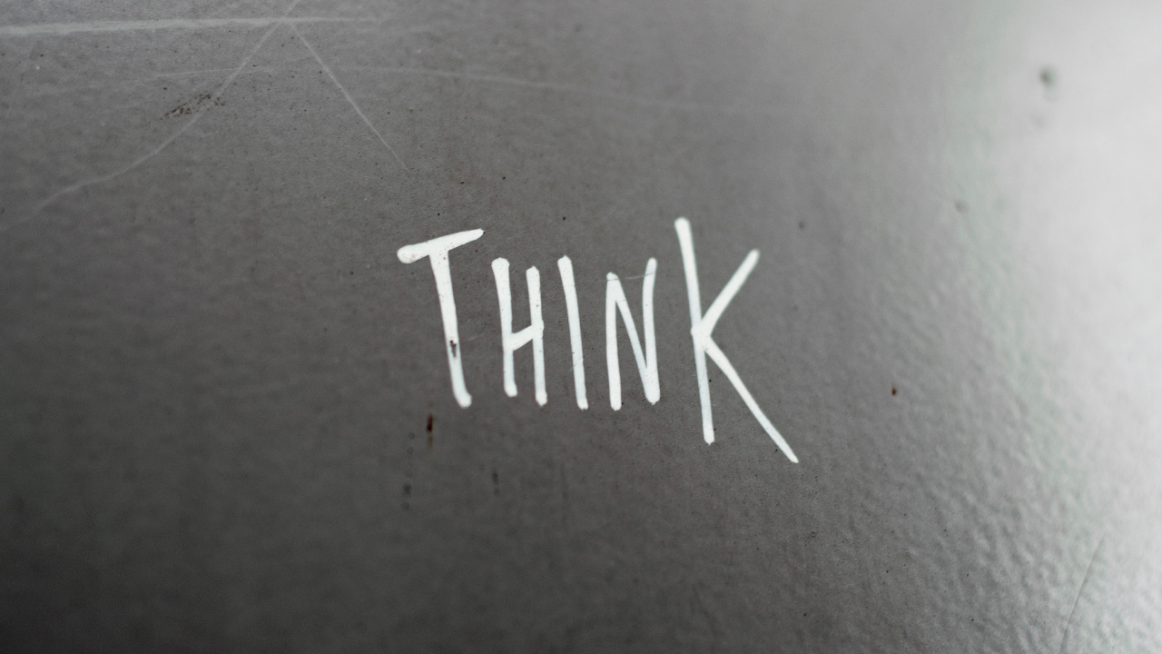 Обои лого, текст, стена, линия, графика в разрешении 1280x720