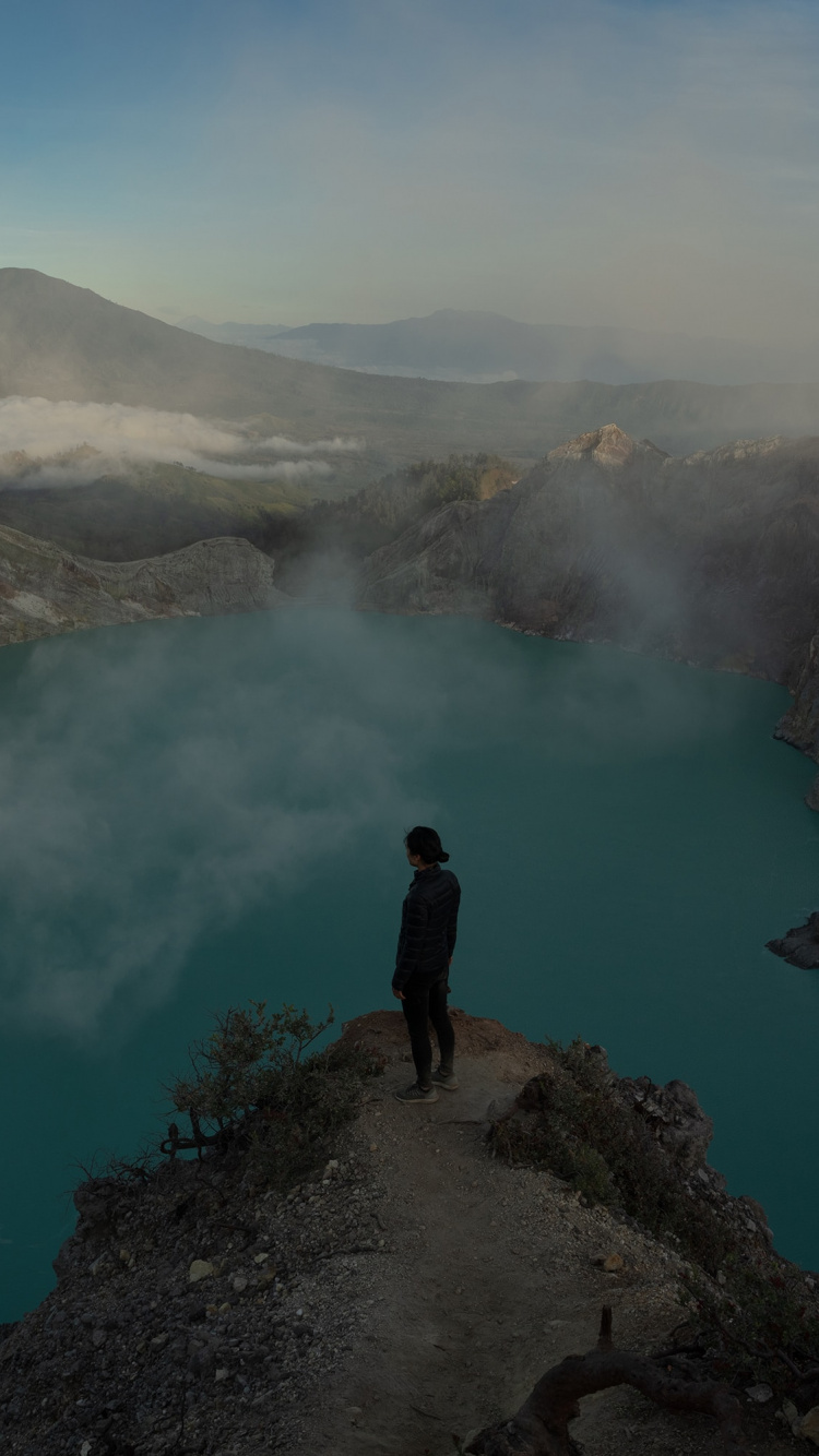 Обои горный хребет, гора, природа, горный рельеф, кратерное озеро в разрешении 750x1334