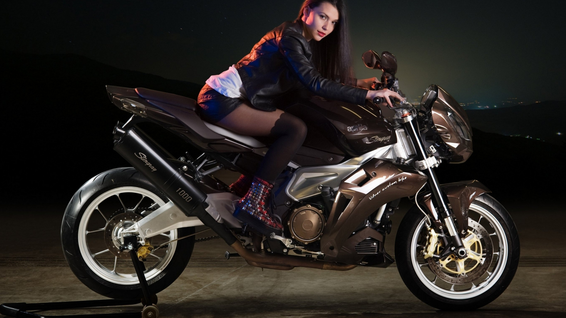 Обои мотоцикл, легковые автомобили, aprilia tuono, априлия, suzuki в разрешении 1920x1080