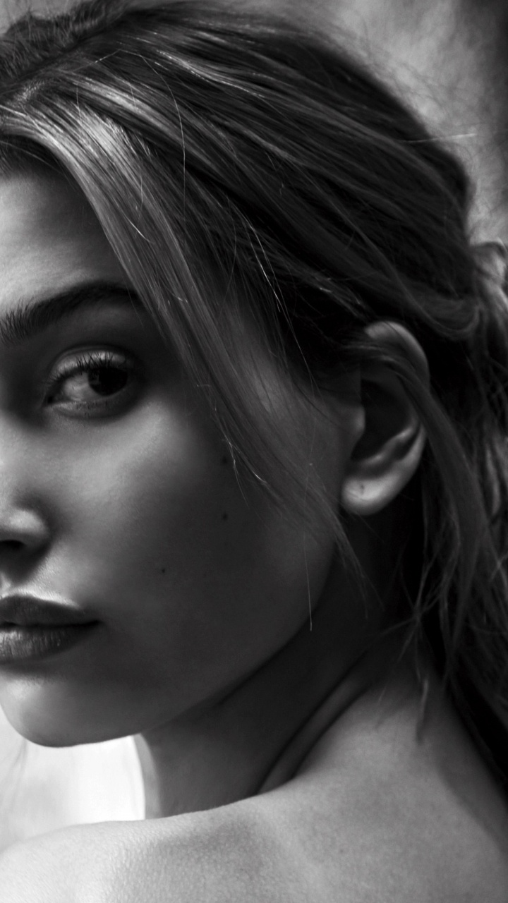 Обои Хейли Болдуин портрет, Хейли Болдуин, портрет, модель, знаменитость в разрешении 720x1280