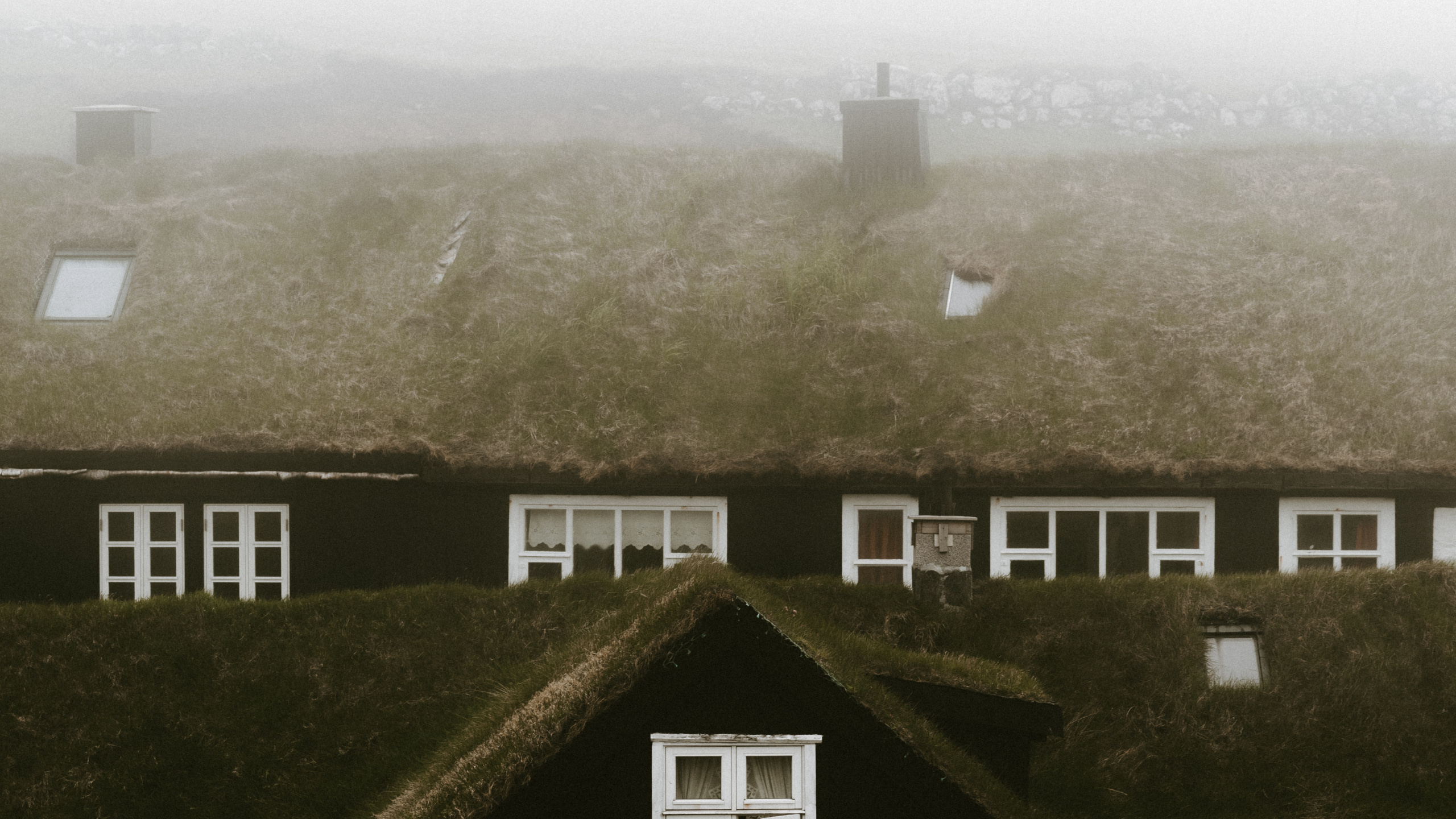 Обои архитектура, текст, утро, дымка, Хаус в разрешении 2560x1440