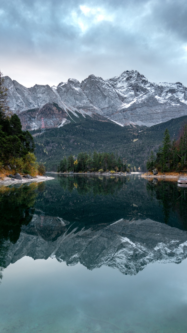 Обои гора, водоем, природа, природный ландшафт, горный рельеф в разрешении 720x1280