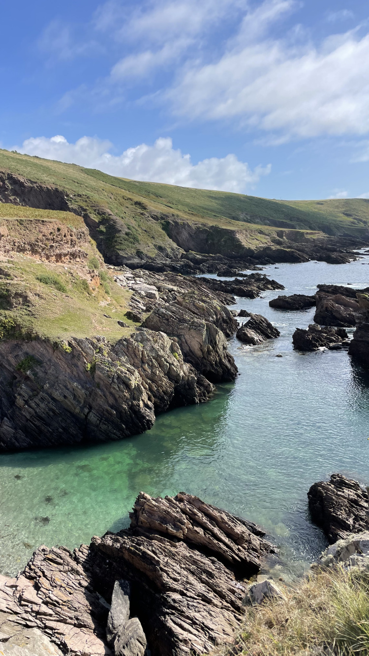 Обои побережье, облако, вода, гора, природный ландшафт в разрешении 750x1334
