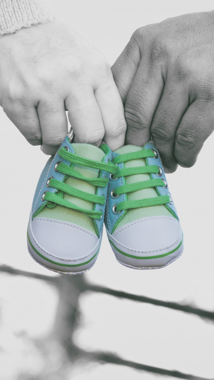 Обои беременность, зеленый, обувь, башмак, ребенок в разрешении 750x1334