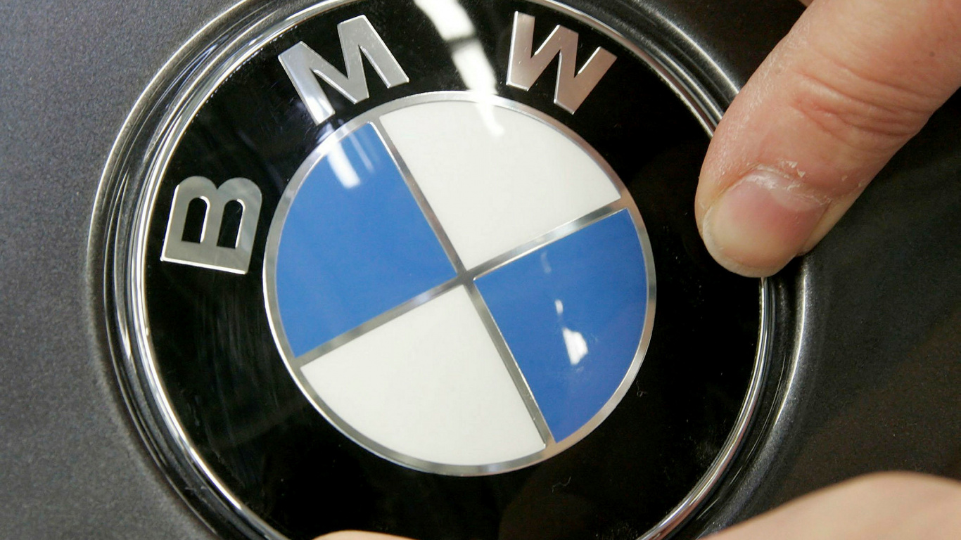 Обои bmw, авто, bmw m3, bmw 3 серии, Крышки центра в разрешении 1366x768