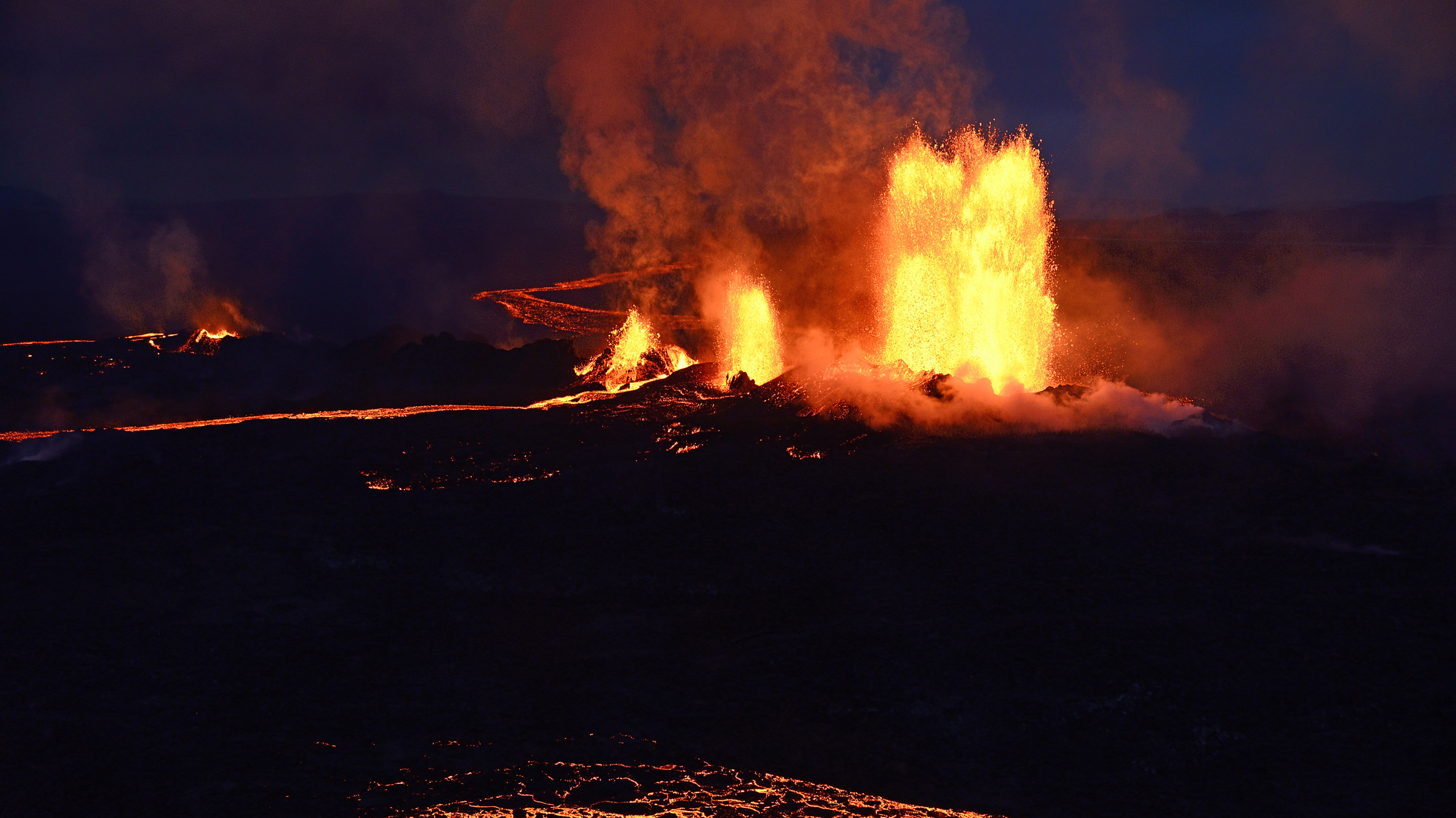 Обои типы вулканических извержений, земля, вулкан, Холухрейн, лава в разрешении 2560x1440