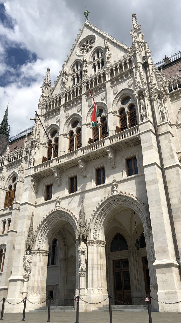 Обои классическая архитектура, архитектура, фасад, дверь, средневековая архитектура в разрешении 750x1334