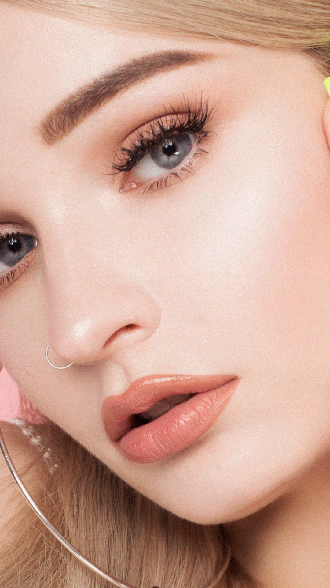 Обои музыка, губа, певица, 1 2 3 в DayZ вверх, певец в разрешении 1080x1920