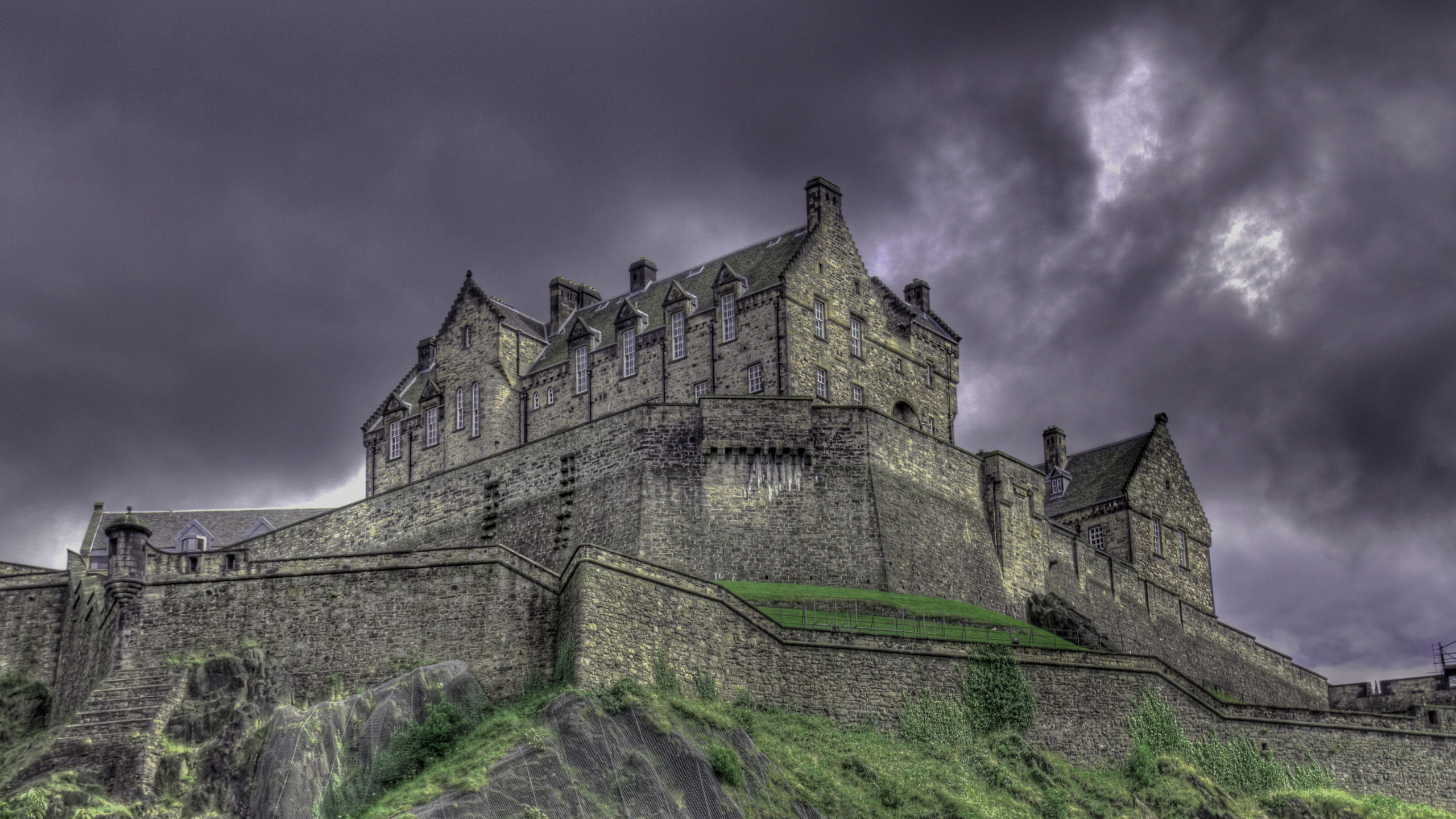 Обои Эдинбургский Замок, Касл-рок, замок, облако, средневековая архитектура в разрешении 2560x1440