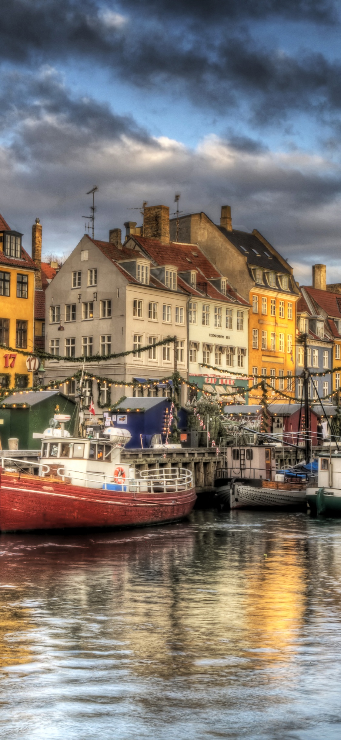 Обои Нюхавн, Копенгаген, перевозка воды, водоем, водный путь в разрешении 1125x2436
