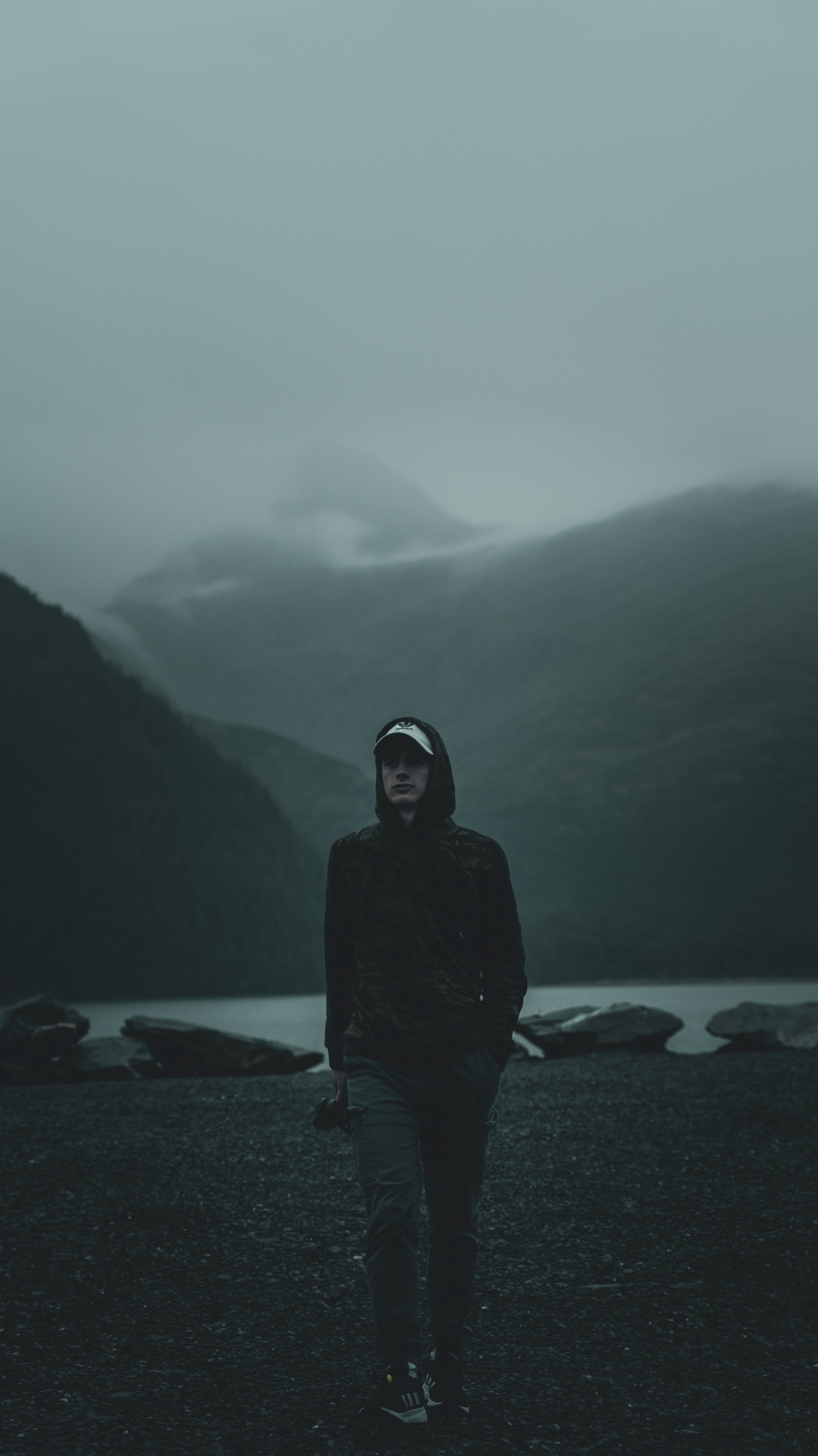 Обои гора, облако, дымка, берег, стояние в разрешении 1440x2560