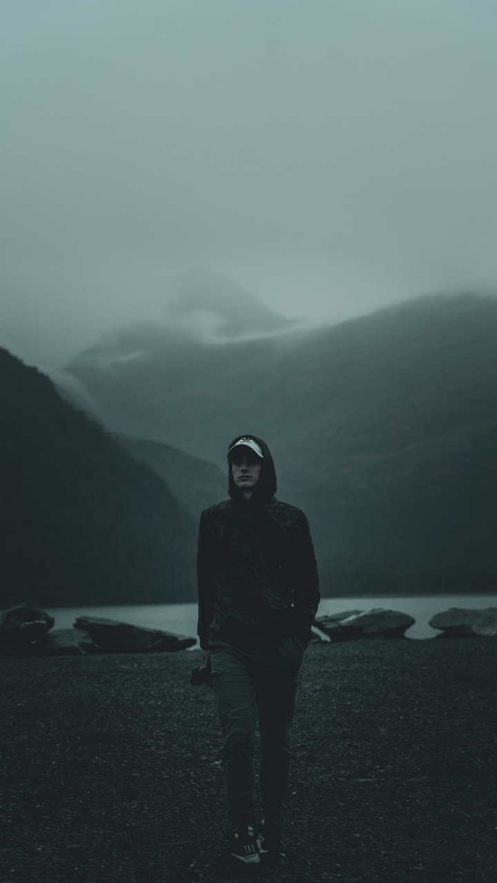 Обои гора, облако, дымка, берег, стояние в разрешении 720x1280