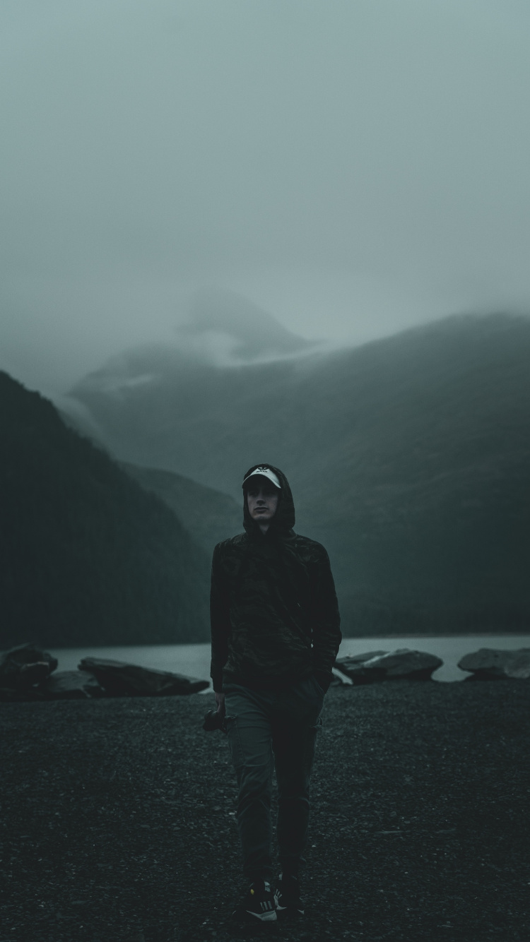 Обои гора, облако, дымка, берег, стояние в разрешении 750x1334