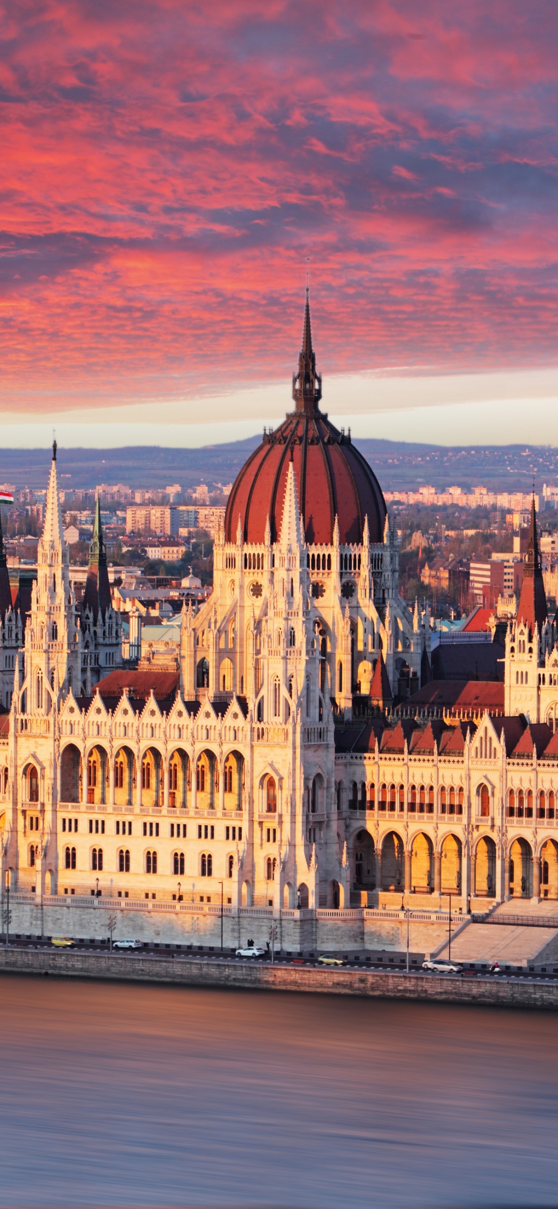 Обои Здание Венгерского Парламента, ориентир, город, городской пейзаж, линия горизонта в разрешении 1125x2436