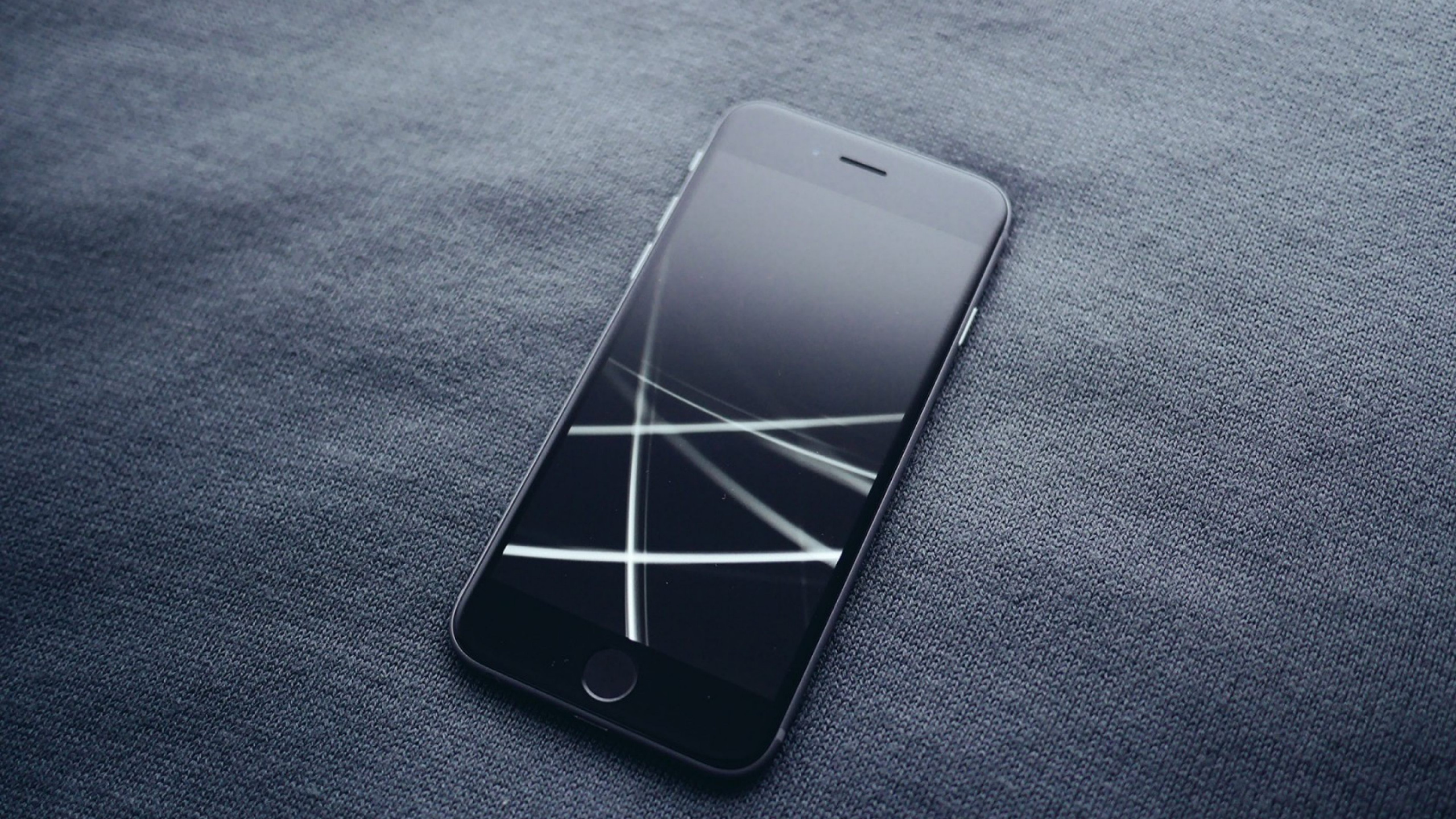 Обои смартфон, apple, гаджет, коммуникационное устройство, портативное устройство коммуникации в разрешении 2560x1440