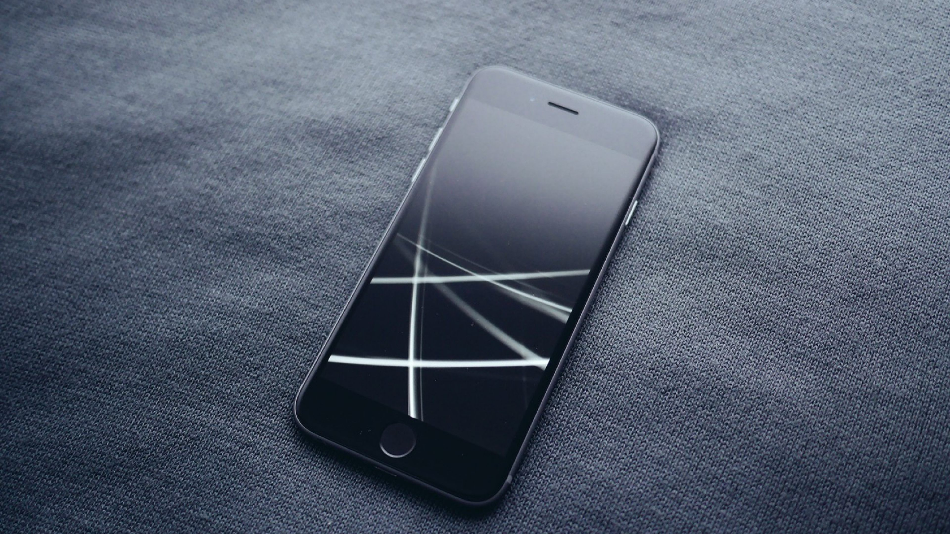 Обои смартфон, apple, гаджет, коммуникационное устройство, портативное устройство коммуникации в разрешении 3840x2160