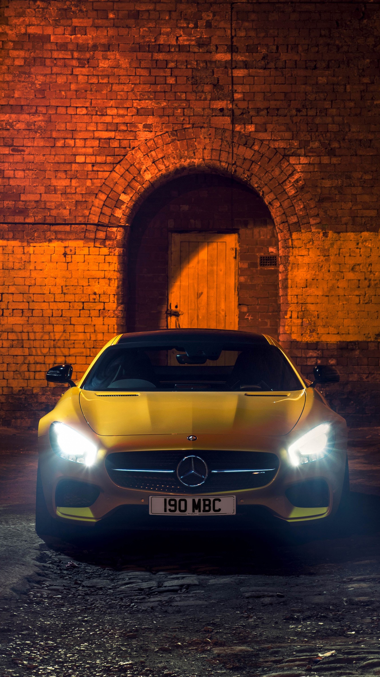 Обои авто, свет, желтый, городской автомобиль, mercedes benz sls amg в разрешении 1440x2560