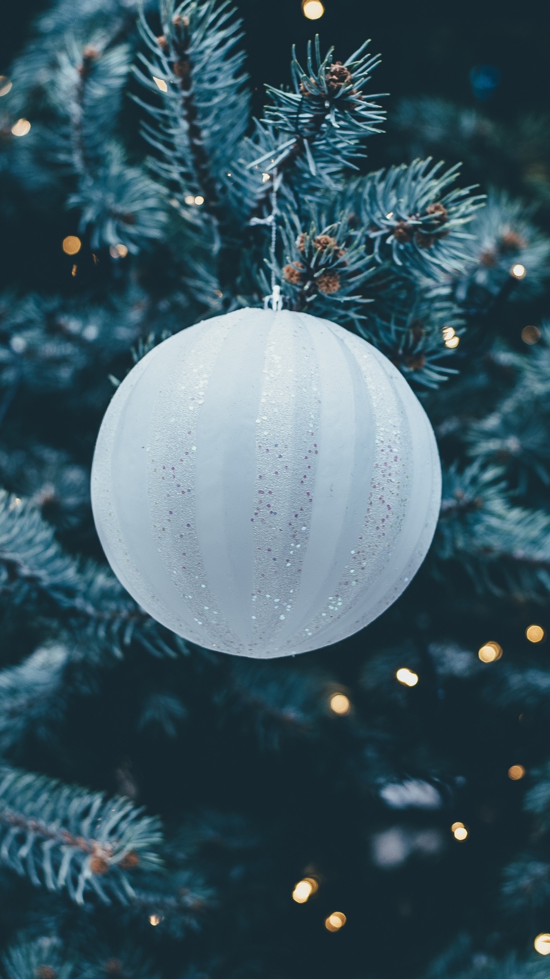 Обои Рождественский день, Рождественские украшения, рождественский орнамент, елка, синий в разрешении 1080x1920