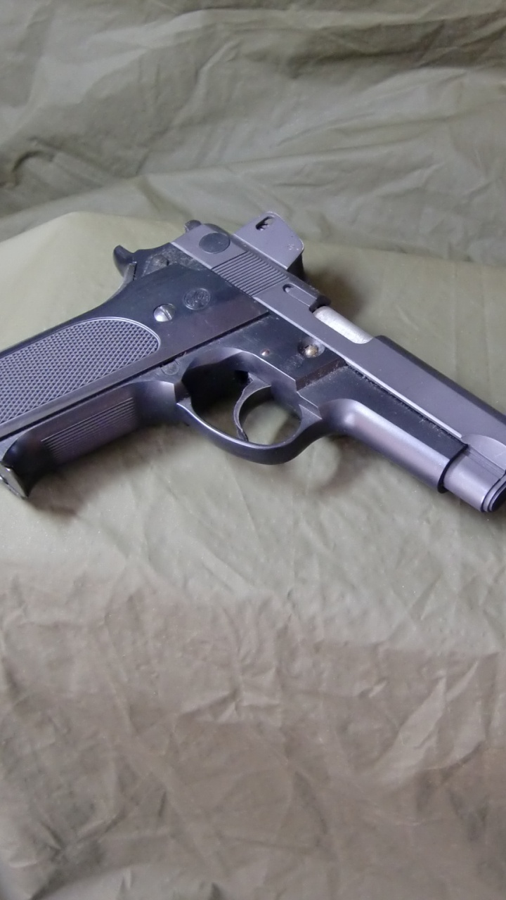 Обои орудие, ручное огнестрельное оружие, огнестрельное оружие, триггер, ствол в разрешении 720x1280