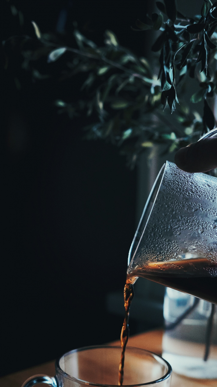 Обои напиток, стекло, рюмки, таблица, освещение в разрешении 750x1334