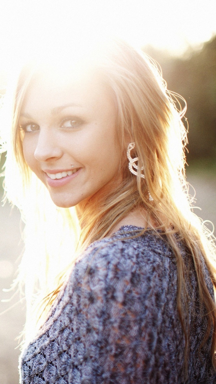 Обои волосы, блондин, солнечный свет, красота, свет в разрешении 720x1280