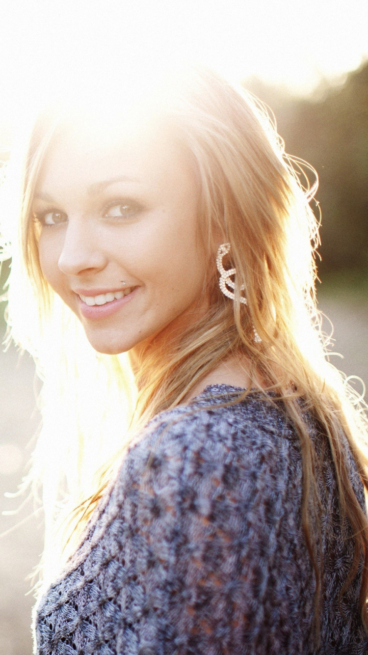 Обои волосы, блондин, солнечный свет, красота, свет в разрешении 750x1334