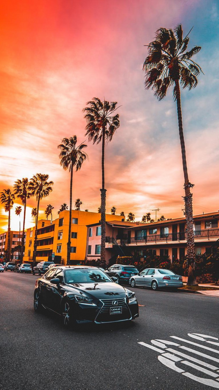 Обои легковые автомобили, облако, колесо, шина, автомобильное освещение в разрешении 750x1334