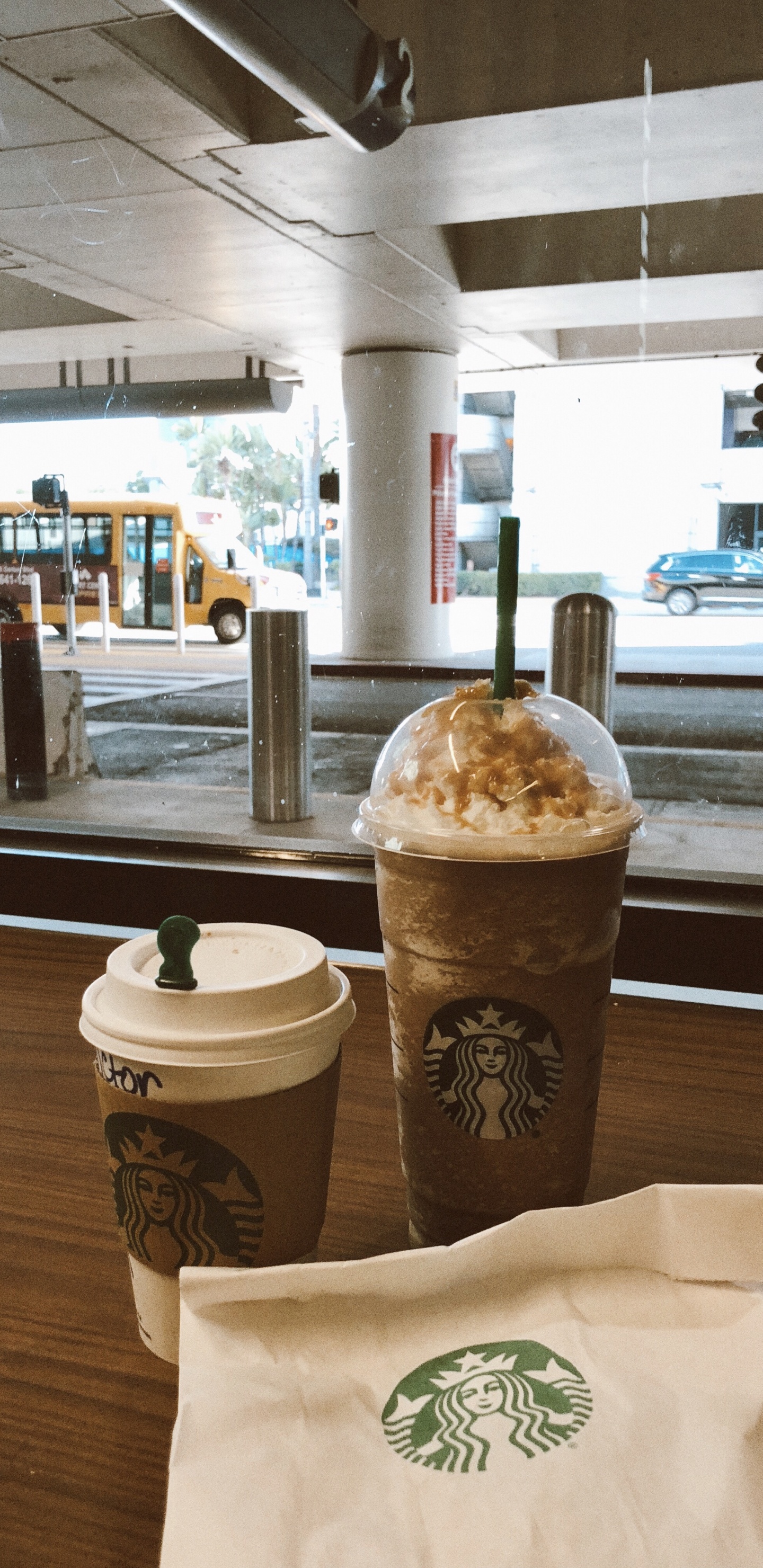 Обои старбакс, старбеку, этаж, пол, дизайн интерьера в разрешении 1440x2960