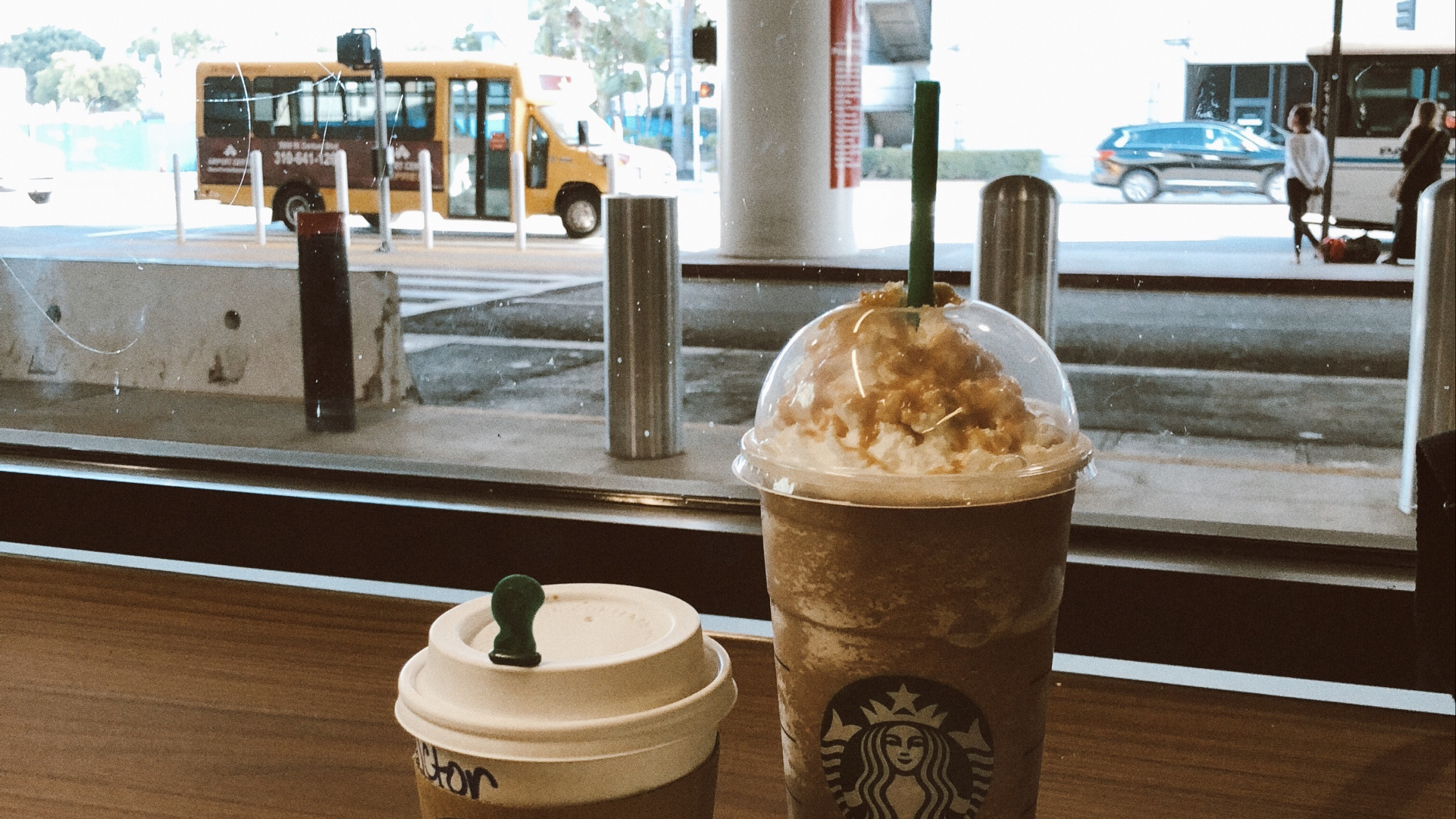 Обои старбакс, старбеку, этаж, пол, дизайн интерьера в разрешении 2560x1440