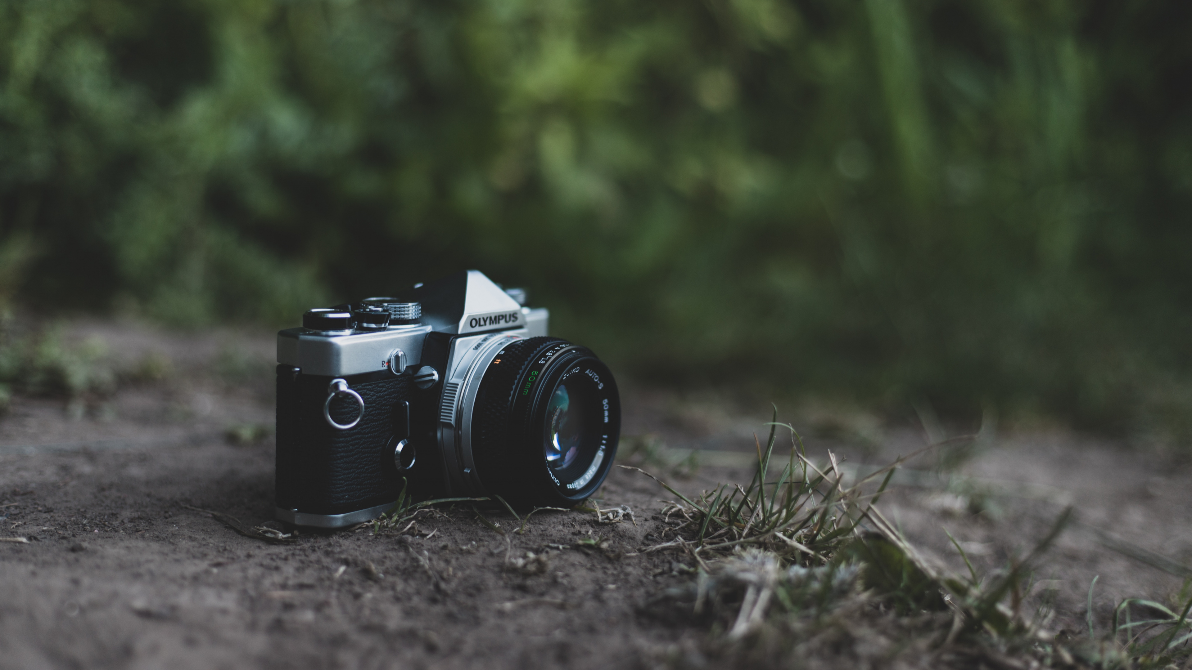 Обои камера, объектив камеры, авто, автомобильные шины, шина в разрешении 3840x2160