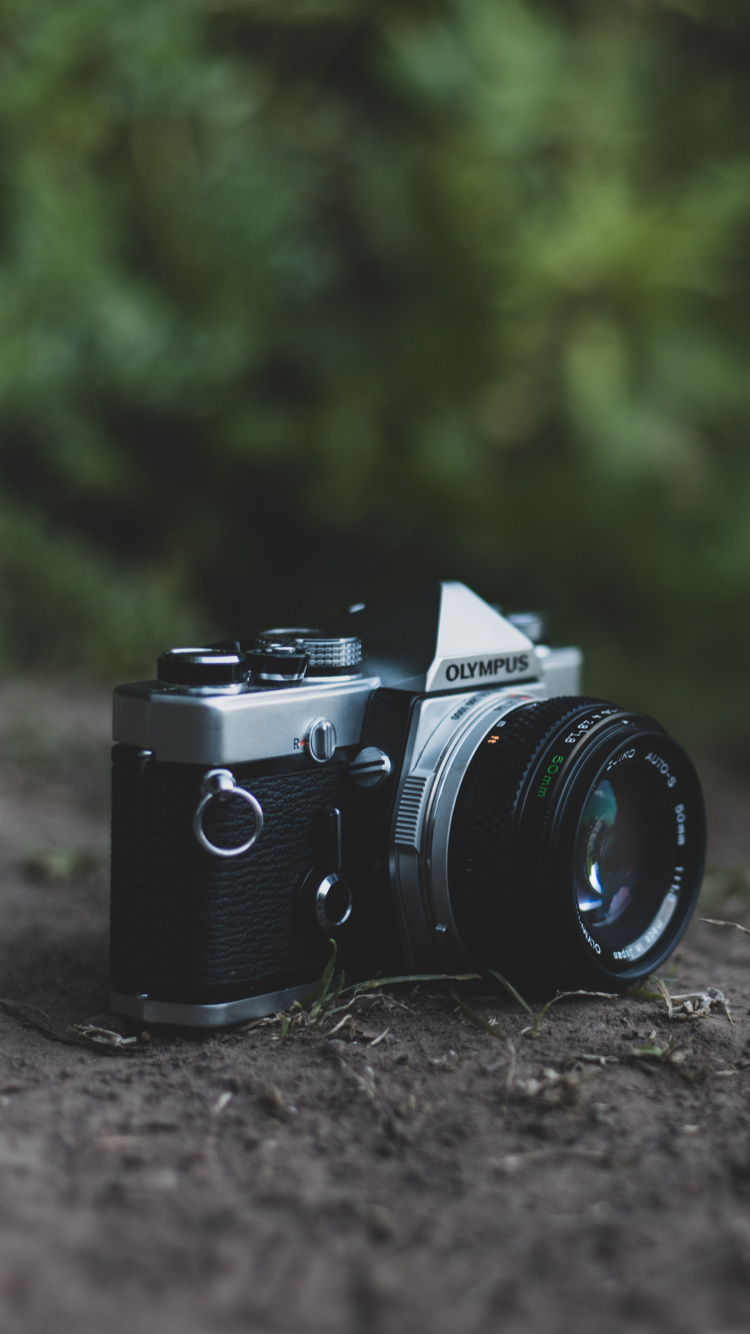 Обои камера, объектив камеры, авто, автомобильные шины, шина в разрешении 750x1334