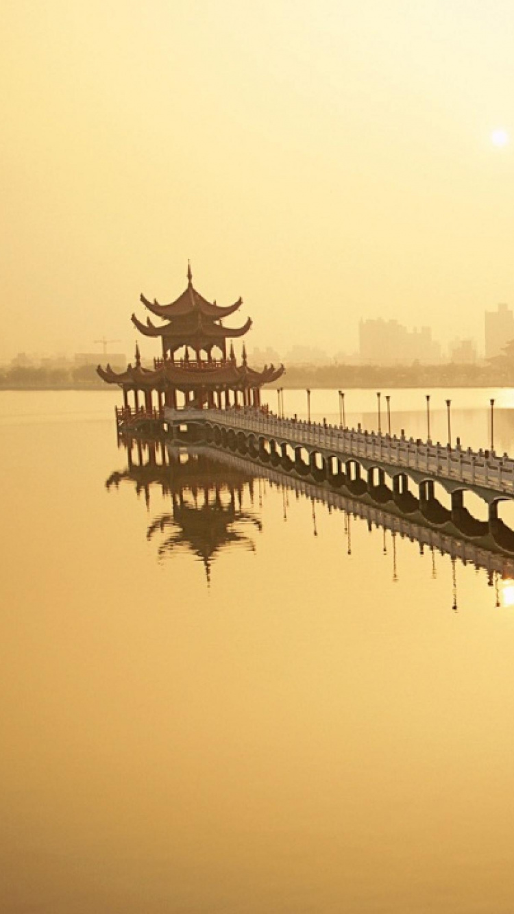 Обои утро, вода, Пирс, дымка, отражение в разрешении 750x1334