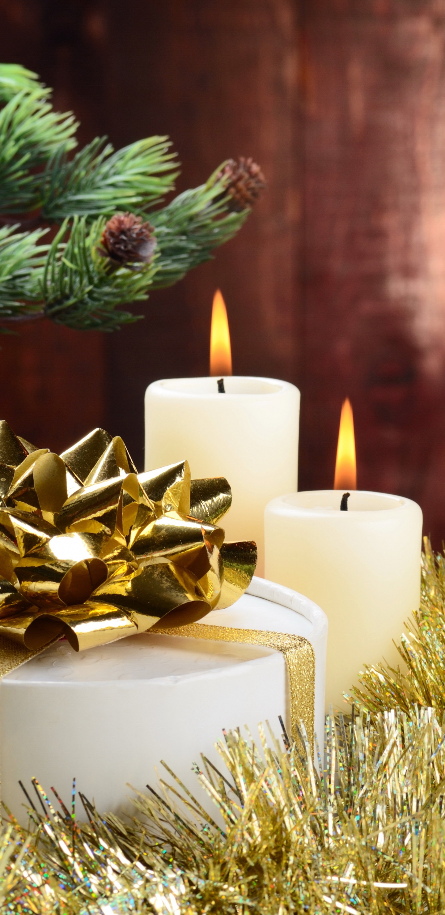 Обои Рождественский день, Новый год, дерево, Рождественские украшения, пихта в разрешении 1440x2960