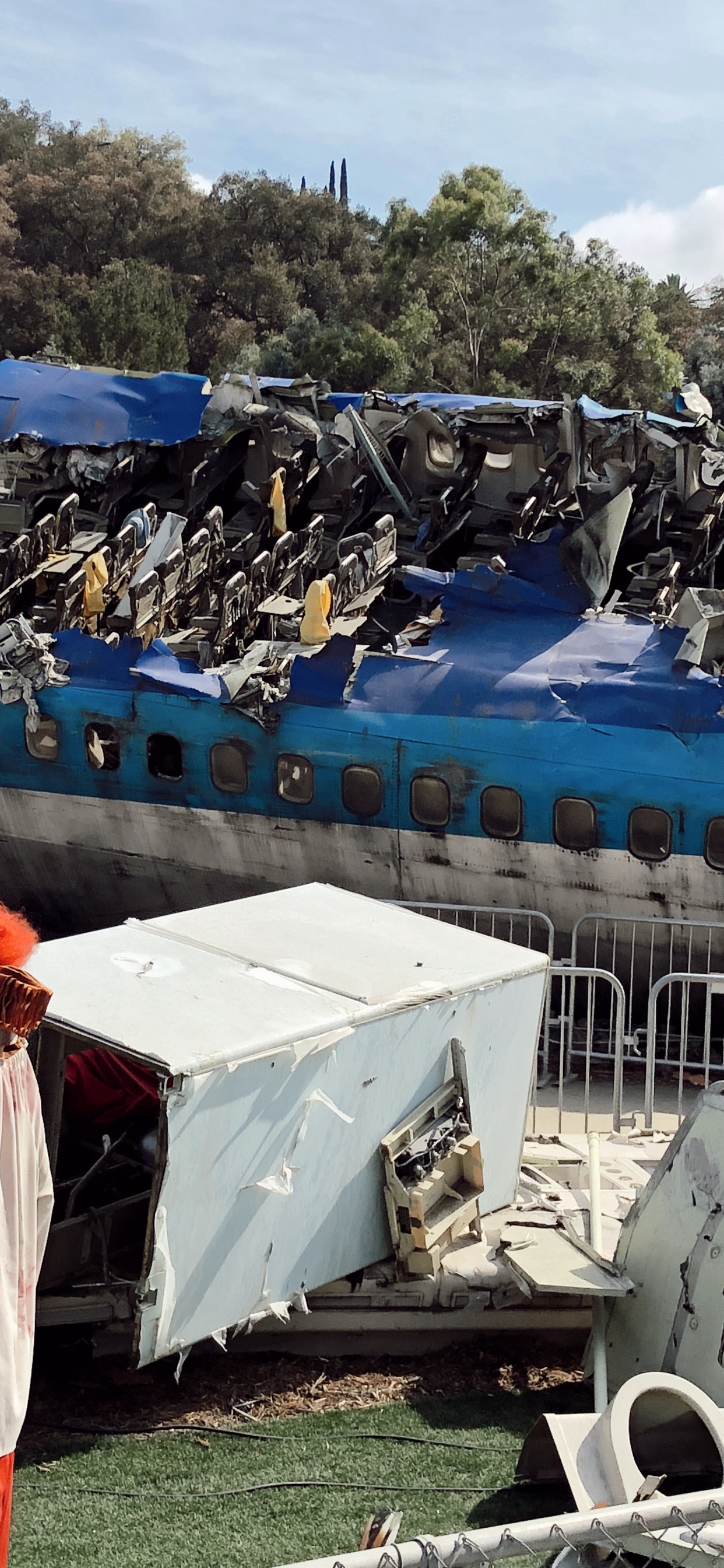 Обои вода, лодка, отдых, курительная трубка в разрешении 1242x2688