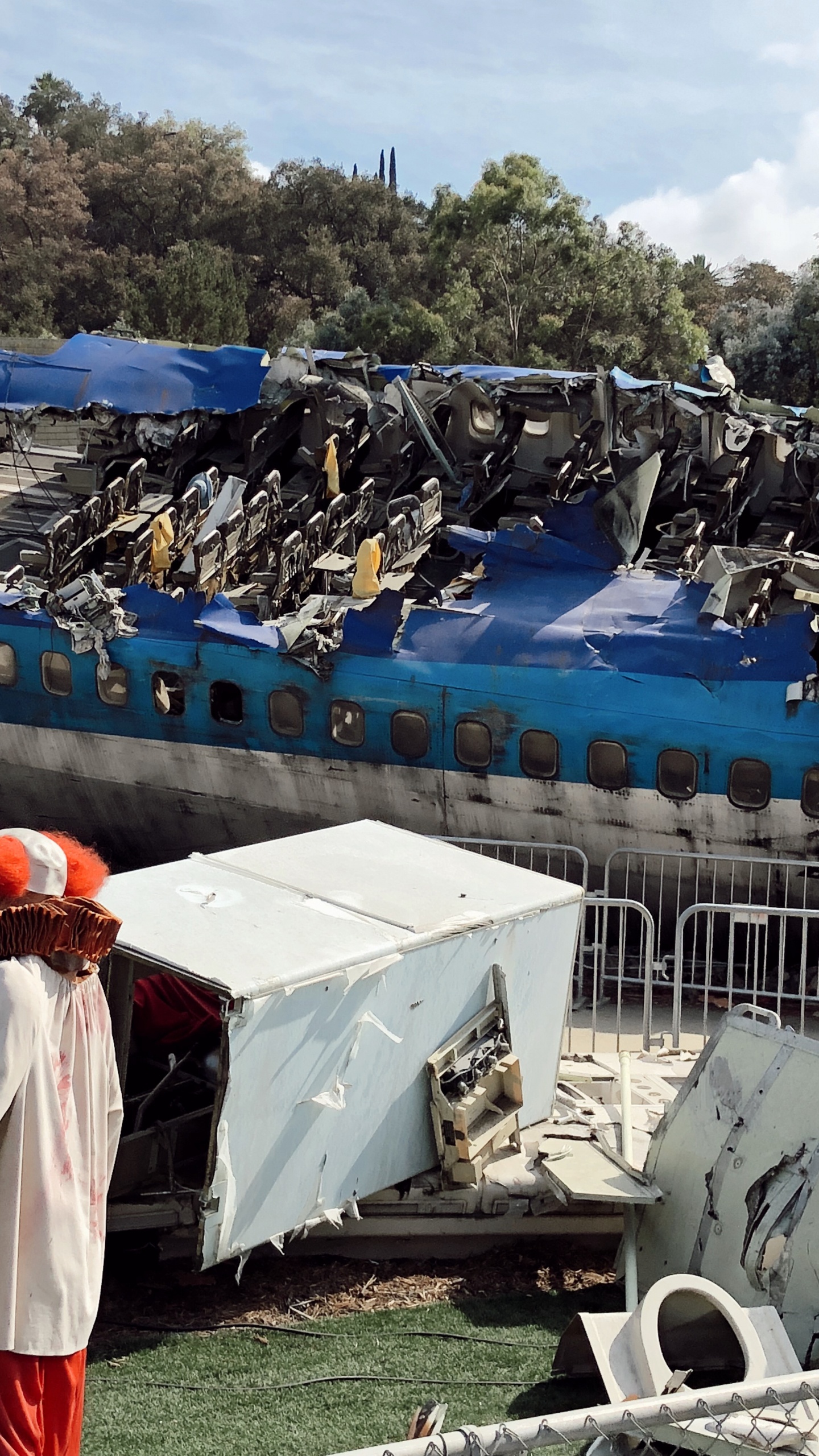 Обои вода, лодка, отдых, курительная трубка в разрешении 1440x2560