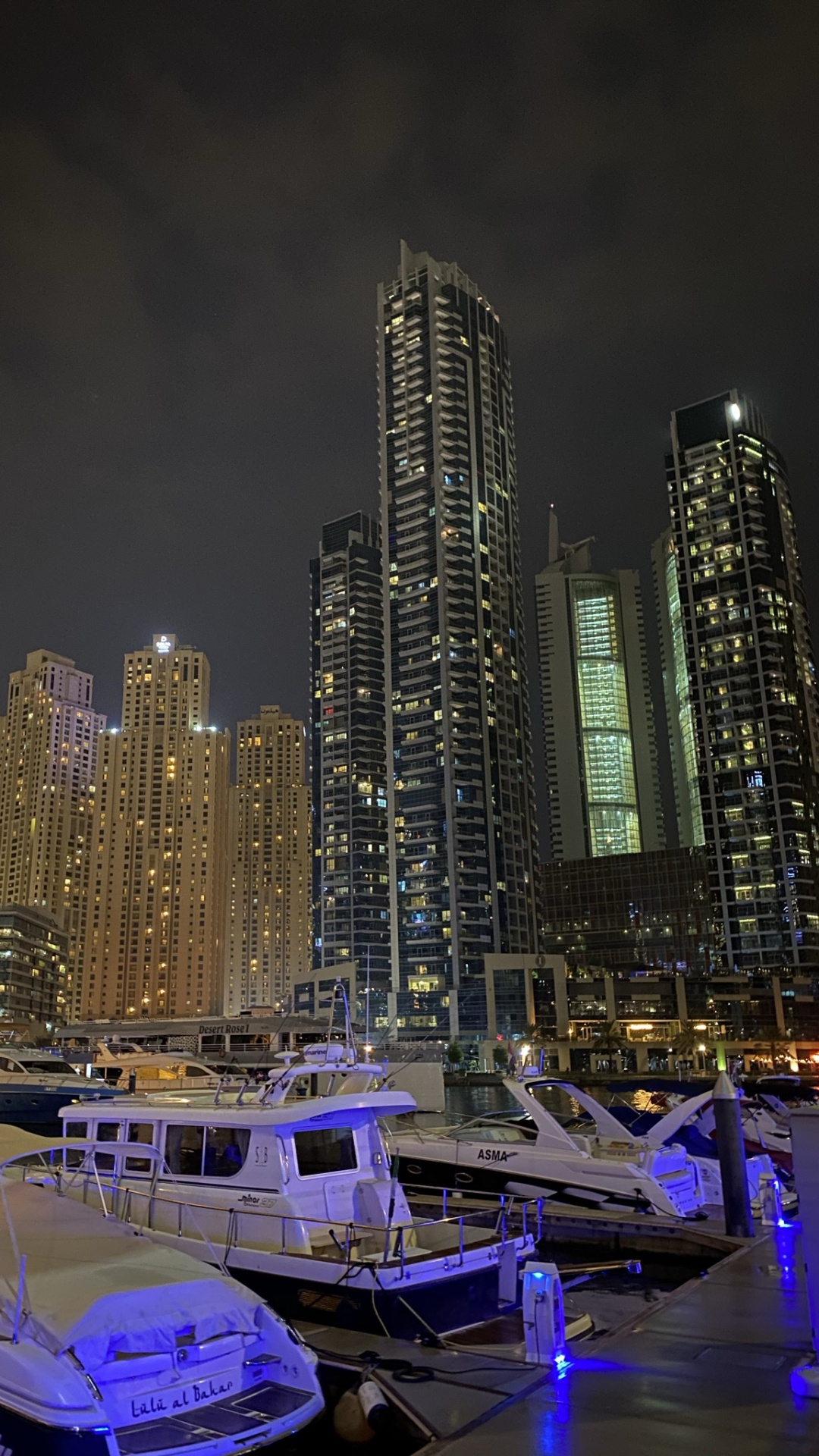 Обои Дубай, ночь, башня, метрополия, город в разрешении 1080x1920