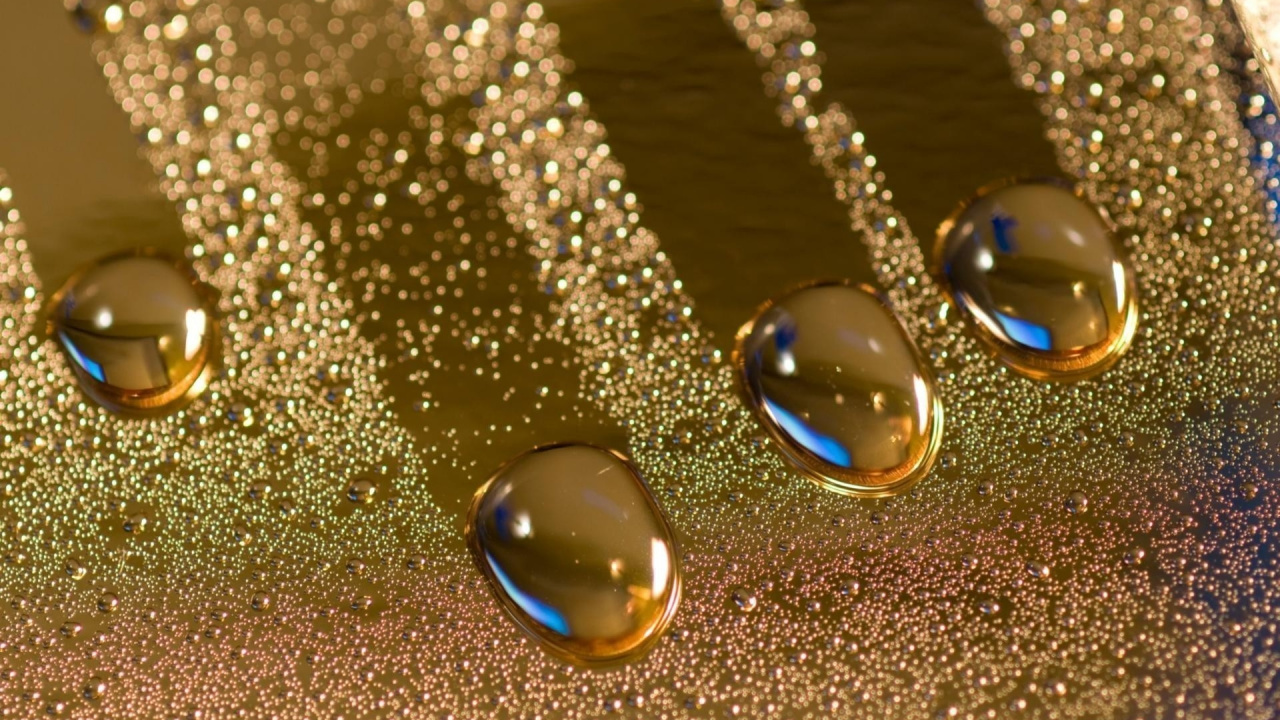 Обои падение, вода, влага, капли, макросъемка в разрешении 1280x720