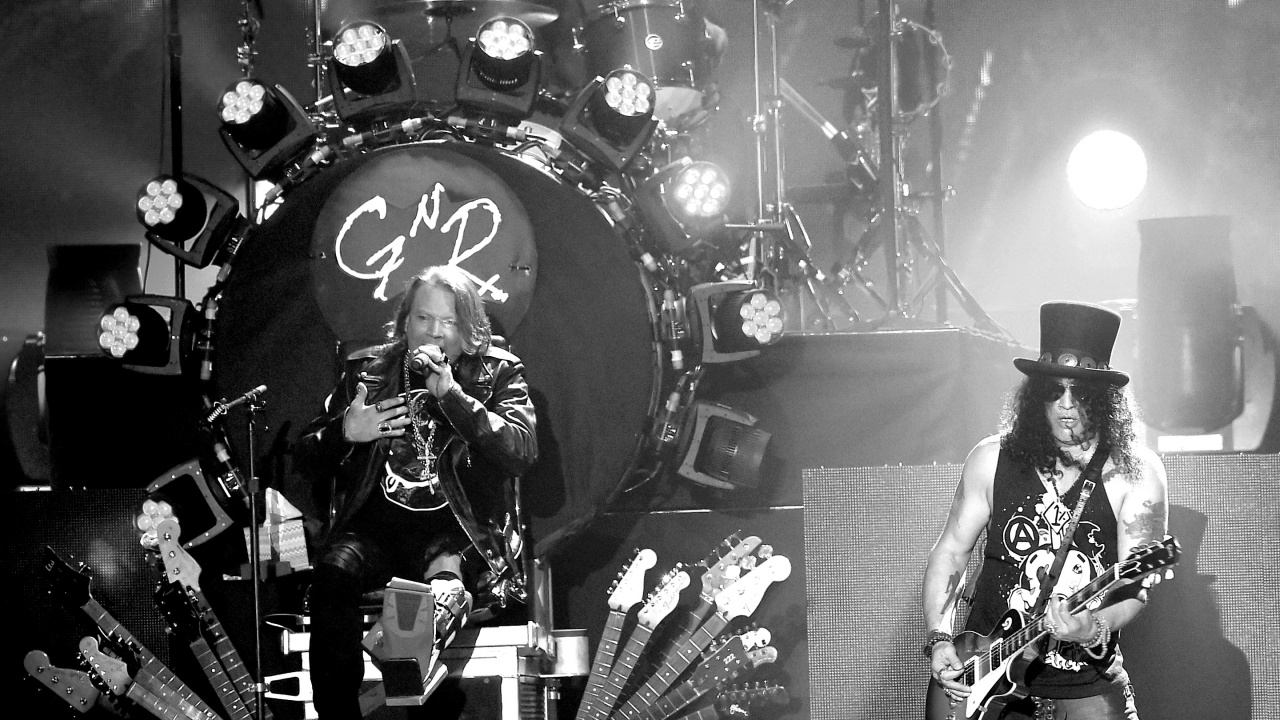 Обои Not in This Lifetime Tour, Guns N Roses, музыкант, черный, монохромный в разрешении 1280x720