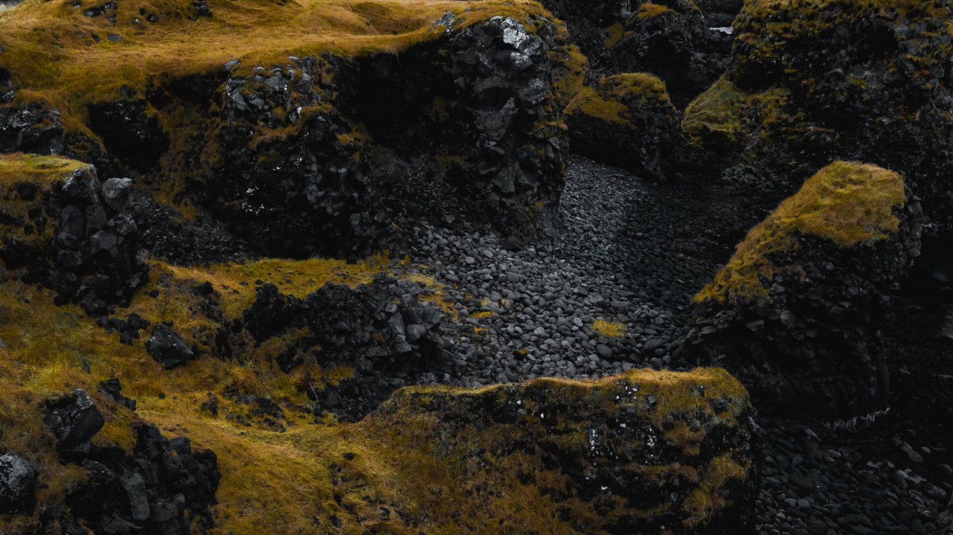 Обои пейзаж, тундра, хребет, холм, обнажение в разрешении 1366x768