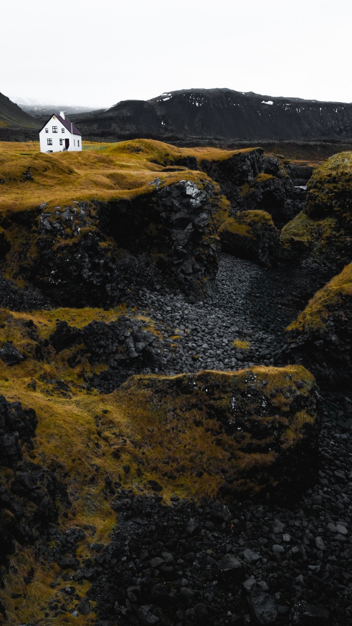 Обои пейзаж, тундра, хребет, холм, обнажение в разрешении 720x1280