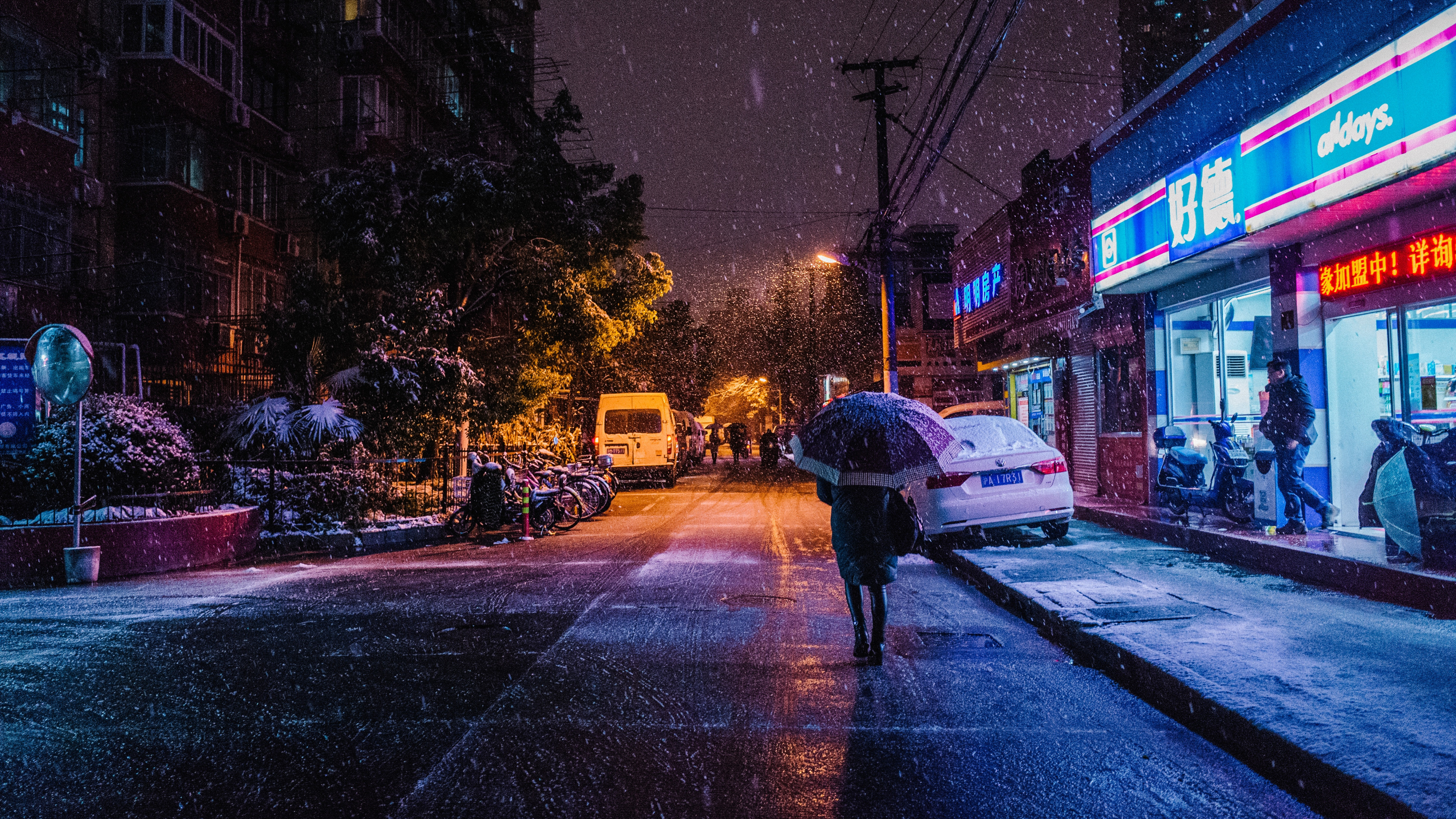 Обои ночь, снег, синий, городской район, свет в разрешении 3840x2160